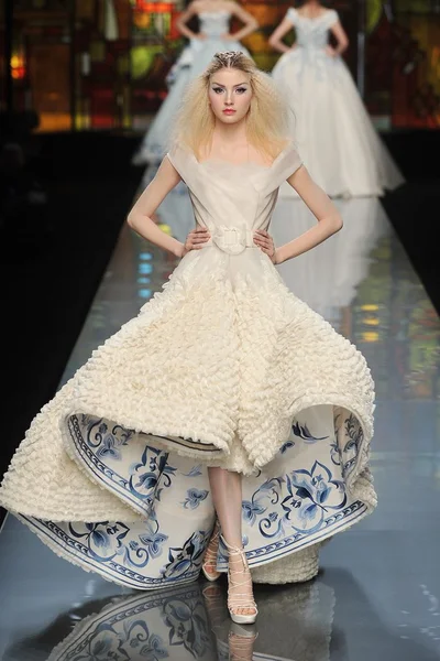 Look 32